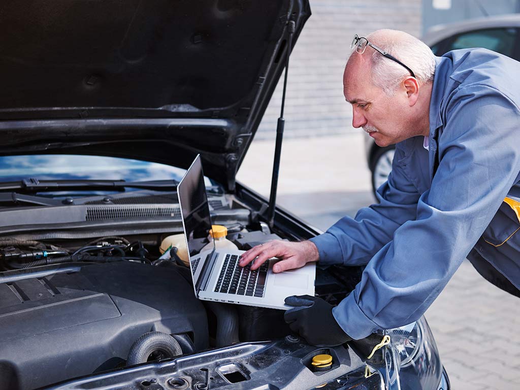 IN-DEPTH-EVALUATION-OF-CAR-CONDITION-IN-CHATSWORTH